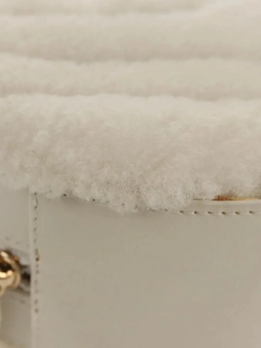 CHANEL V Stitch Chain Shoulder Bag Mouton White Gold CC Auth 148461AM